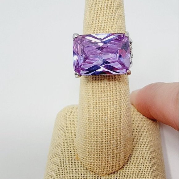 Rhodium Silver tone Purple Glass costume ring sz 8 - Picture 3 of 5